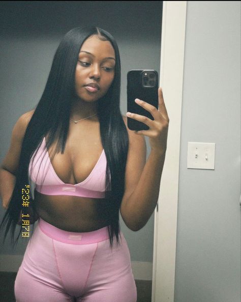 𝐍 𝐈 𝐂 𝐎 𝐋 𝐄 ☆ Black Girls Luxury Lifestyle, Mirror Picture, Classy Casual Outfits, Fly Girl, Classy Casual, Cute Comfy Outfits, Everything Pink, Pink Outfits, Cute Selfie Ideas