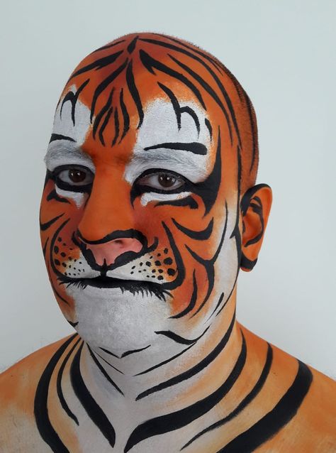 Tiger face painting Halloween Face Paint Men, Painting Paper Mache, Animal Face Paint, Tiger Face Painting, Tiger Face Paint, Dj Desk, Guy Face, Tiger Makeup, Down Hairstyles For Long Hair