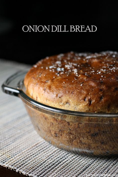 Onion Dill Bread is a simple bread recipe passed down from my great grandma. It pairs perfectly with soups & stews! | Persnickety Plates AD @Campbells Onion Dill Bread, Dilly Bread Recipe, Dill Bread Recipe, Dill Bread, Simple Bread Recipe, England Recipes, Persnickety Plates, Stuffed Breads, Savory Bread Recipe