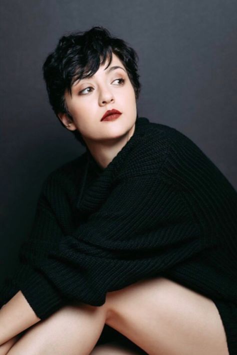 Katie Findlay, Cameron Diaz, Rachel Mcadams, Hallmark Christmas, Back To Black, Character Inspiration, Dc Comics, Short Hair, Short Hair Styles