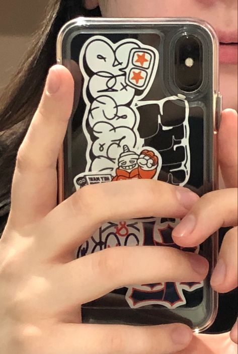 Graffiti Phone Case, Clear Phone Case Design, Retro Phone Case, New York Graffiti, Iphone Obsession, Iphone Case Stickers, Collage Phone Case, Pretty Iphone Cases, Pretty Phone Cases