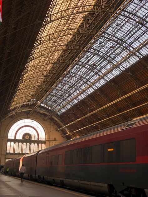 Budapest Train Station, Europe Aestethic, Central Europe Aesthetic, Interrailing Europe Aesthetic, Train Trip Aesthetic, Aesthetic Train Station, Interrail Aesthetic, Interrailing Europe, Europe Interrail