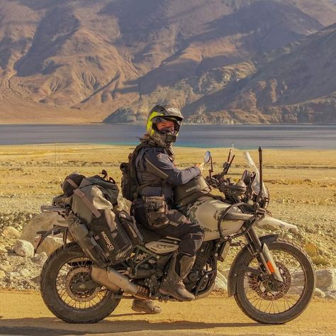 Itchy Boots Itchy Boots, Himalayan Royal Enfield, Pics Of Cars, Royal Enfield Himalayan, Nature Photography Quotes, Enfield Himalayan, Pilots Aviation, Leh Ladakh, Body Construction