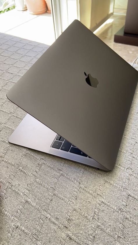 I Ped, Macbook Air 2020, Macbook Pro 2017, Apple Laptop Macbook, Macbook Air Laptop, Apple Iphone Accessories, Apple Macintosh, Tech Aesthetic, Home Studio Setup