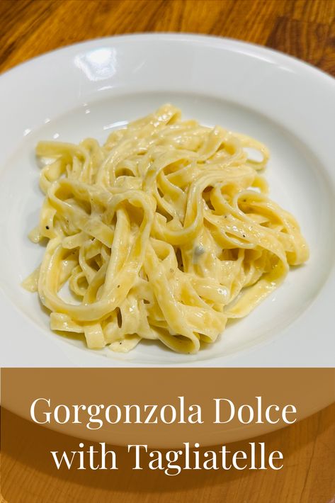 Tagliattelle noodles with cheese sauce piled on a white plate. Gorgonzola Pasta, Easy Pasta Dishes, Parmesan Pasta, Creamy Texture, Vegetarian Cheese, How To Cook Pasta, Pasta Recipes, Quick Easy, Pasta