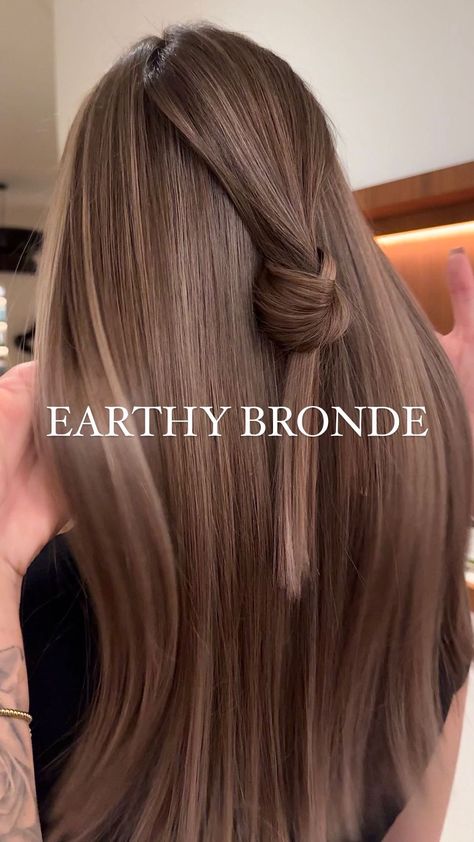 DW CREATIVE GROUP | EARTHY BRONDE 🤎👌🏻👼🏻 Subtle blend of brown and blonde 🔝 A shimmering shade in a sandy tone. Do you like the Bronde combination ✨? #brownhair... | Instagram Light Brunette Hair Cool Tone, Brunette Toned Hair, Light Brown Hair For Olive Skin Tone, Latte Brunnet Hair, Blond Hair For Brown Skin, Blonde For Brown Skin, Light Brown Hair One Color, Rich Bronde Haircolor, Vanilla Brown Hair