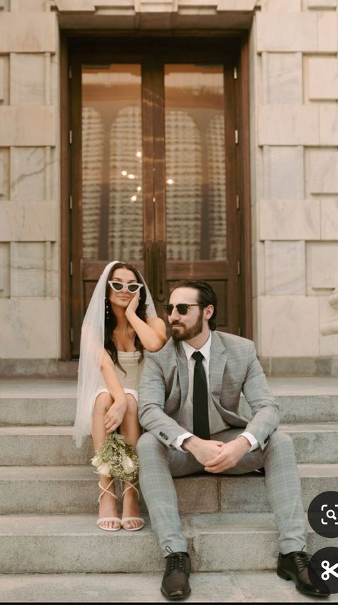 Pre Wedding Shoot Ideas City, Courthouse Steps Wedding Photos, Engagement Photos Veil, Courthouse Couple Photos, Cool Pre Wedding Photoshoot, Wedding At Courthouse, Civil Wedding Shoot, Cute Elopement Pictures, White Suit Engagement Photos