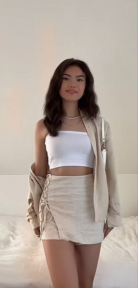 Skirt outfit crop top outfit night out outfit Everday Fits Summer, Sonnyyyxo Outfits, Outfit Magazine, Basic Outfits Summer, College Summer Outfit, Going Out Outfits Summer, Twin Outfit, Italy Fits, College Outfits Summer