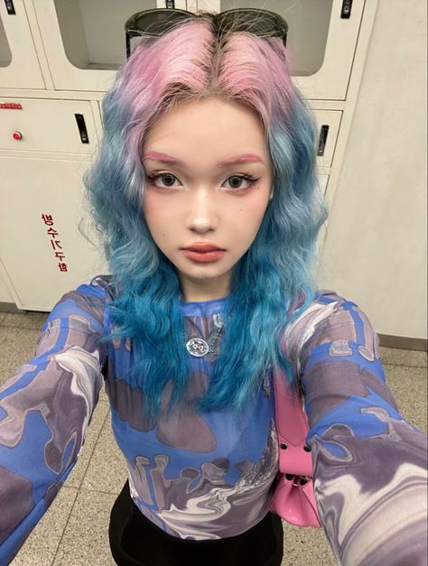 Hair Dye Inspiration, Rainbow Hair Ideas, Dye Inspiration, Blue And Pink Hair, Holographic Hair, Hair Colorful, Rainbow Hair Color, Colors Hair, Dyed Hair Inspiration