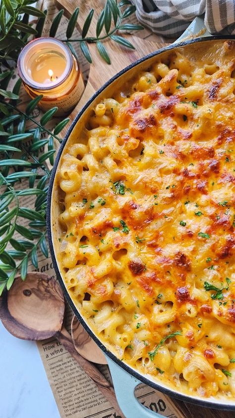 Five Cheese Vegan Baked Mac & Cheese Vegan Baked Mac And Cheese, Baked Vegan Mac And Cheese, Mac And Cheese Healthy, Vegan Pasta Dishes, Cheese Vegan, Vegan Baked, Baked Mac N Cheese, Vegan Mac And Cheese, Main Character Energy