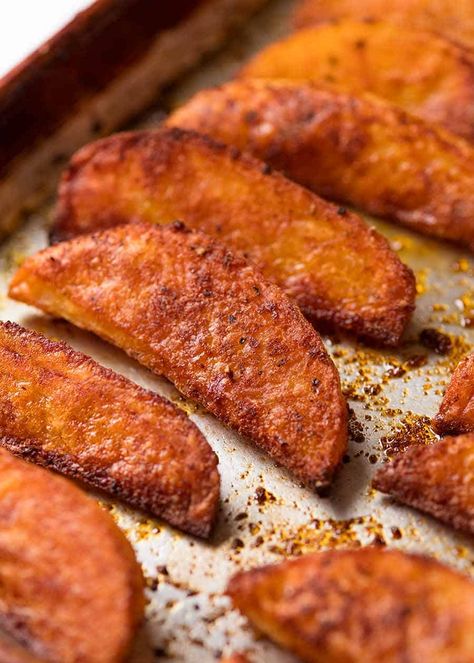 Close up of crunchy baked potato wedges Yam Wedges Oven Baked, Potato Logs Recipe Baked, Baked Potato Wedges Oven Crispy, Russet Potato Wedges In Oven, Potato Wedges In Oven, Baked Potato Wedges Recipe, Baked Potato Wedges, Crispy Potato Wedges, Potato Wedges Recipe