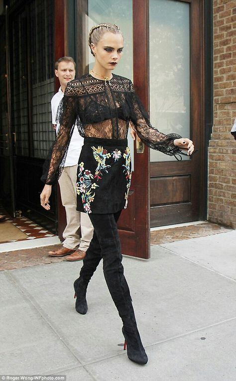 Cara Delevingne Style, Top In Pizzo, Gothic Chic, Sheer Lace Top, Kestrel, Vogue Uk, Hot Pics, Cara Delevingne, Looks Style