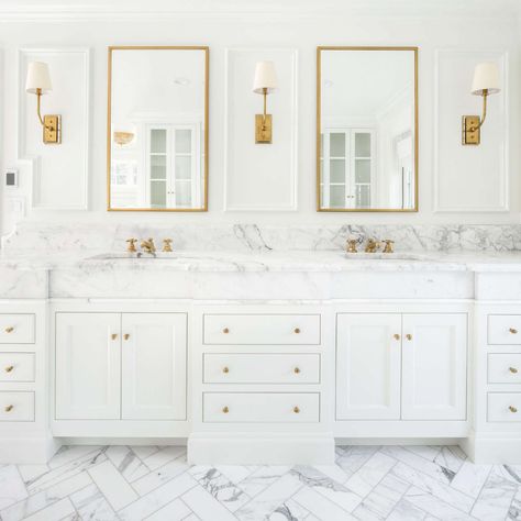 Double vanities in a white classic bathroom with Calacatta marble and brass hardware. #thefoxgroup #bathroom #brasshardware #calacatta Vsco Bedroom, Marble Bathroom Floor, Bad Inspiration, Design Blogs, Animal Cake, Classic Bathroom, Subway Tiles, Marble Bathroom, Bathroom Remodel Master