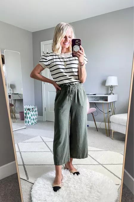 I’m loving this Amazon teacher outfit! Top- small Pants- small (I’m 5’1 and they do shrink after drying them. I washed mine to get a cropped look!) Amazon Teacher Outfits, Outfits On Amazon, Preschool Teacher Outfits, Outfit Top, Short Puff Sleeve, Teacher Outfit, Teacher Style, Workwear Fashion, Teacher Outfits