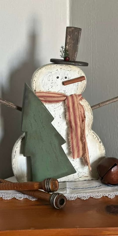 Winter Crafts To Sell, Diy Wood Snowman, Barnwood Art, Wooden Snowman Crafts, Scrap Wood Ideas, Crafts Pictures, Winter Wood Crafts, Wanna Build A Snowman, Snowmen Crafts