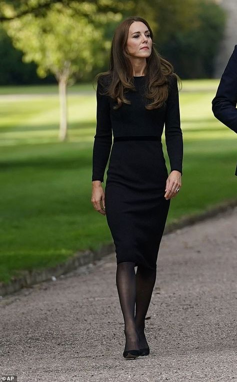 Royal Family Outfits Casual, Kate Middleton Outfits Winter, Catherine Princess Of Wales Outfits, Catherine Princess Of Wales Style, Princess Of Wales Fashion, Queen Elizabeth Outfits, Princess Catherine Style, Royal Family Outfits, Princess Catherine Of Wales