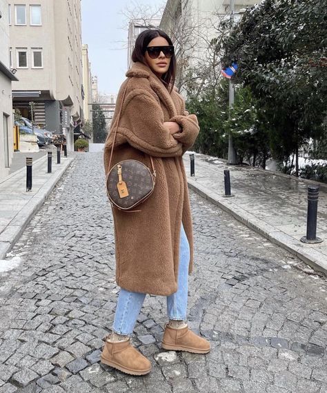 Simple Capsule Wardrobe, Uggs Outfits, Kid Ink, Cute Thanksgiving Outfits, Uggs Outfit, Cold Weather Outfits, Casual Winter Outfits, Outfit Inspo Fall, Cozy Fashion