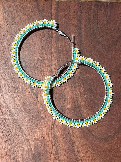 Daisy Beaded Hoop Earrings | Beaded Earrings | Spring Earrings #BeadingPatterns #BeadPattern #BeadPatternsEasy #BeadPatternsAnimals #EasyPerlerBeadPatterns Patterns For Beaded Earrings, Small Beaded Hoop Earrings, Hopped Beaded Earrings, Hoop Earrings Beaded, Beaded Flower Hoop Earrings, Seed Bead Hoop Earrings Diy, Beaded Hoops Earrings, Beaded Jewelry Patterns Free, Beaded Hoop Earrings Native American