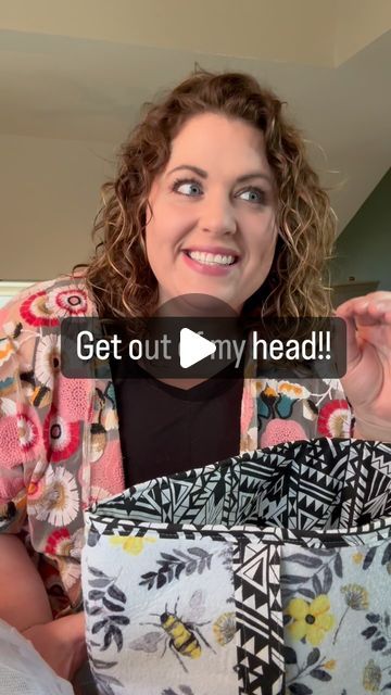 Chelsea on Instagram: "I’m back to my shenanigans again!  This time we’re making a zippered purse using some dish drying mats, bandanas and some rope!  Because… why WOULDN’T we make a bag out of those things?! 😂😂😂  #sewingdiy #sewing #learntosew #dollartreediy #dollartreecrafts #budgetcrafts #beginnersewing #walkingfoot #america #zipperbag #diy #sewingtutorial   FULL TUTORIAL: https://youtu.be/K8x6oSPv95c?si=XpG1GkFVOyEuJW6z" Handmade Bags Diy How To Make, Sewing Totes, Diy Purse Making, Make A Purse, Make A Bag, Crossbody Bag Pattern, Budget Crafts, Bag Pattern Free, How To Make Purses