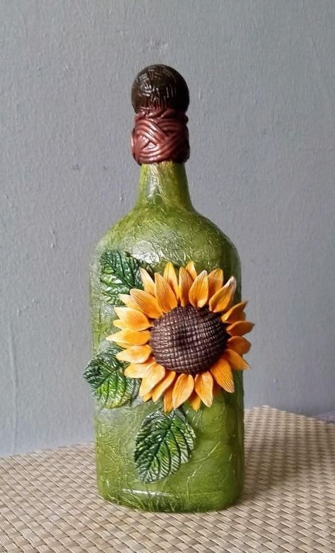 Beer Bottle Art, Bottle Art Projects, Flower Vase Design, Glass Bottle Diy, Diy Glass Bottle Crafts, Diy Crafts For Adults, Wine Bottle Art, Glass Bottles Art, Doll Diy Crafts