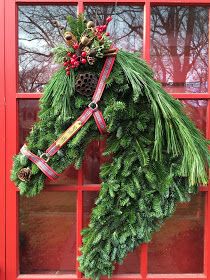 Julkransar Diy, Horse Head Wreath, Horse Wreaths, Creative Wreaths, Diy Jul, Christmas Horses, Christmas Front Doors, Horse Diy, Navidad Diy