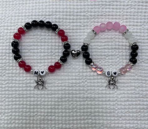 Handmade Matching Bracelets, Matching Bracelets Aesthetic, Matching Bracelets Ideas, Matching Bead Bracelets, Matching Bracelet Ideas, Girly Bracelets, Diy Kandi Bracelets, Pretty Jewelry Necklaces, Wrist Jewelry