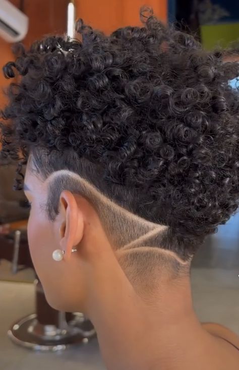 Fade Designs Women, Black Woman Mohawk, Shaved Hair Designs For Black Women, Shaved Hair Designs Undercut, Haircut Designs For Women Black, Taper Fade Haircut Women, Under Cut For Woman, Undercut Styles For Women, Curly Haircuts Short