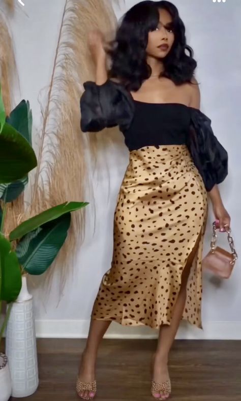 Silk Skirt Animal Print, Satin Skirt Outfit Formal, Satin Skirt Outfit, Skirt Styles, Outfit College, Classy Outfits For Women, Elevated Casual, Chic Chic, Slip Skirts