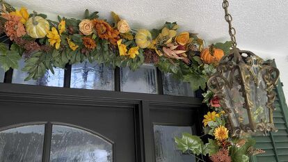 By Renae FreyTransform your porch into a festive autumn scene with this easy garland tutorial. You only need a few supplies and about 30 minutes!Add some autumn charm to your porch with this easy DIY fall garland. Made from natural materials like leaves and flowers, it’s a simple way to dress up your home for the season!Hey Friends!Welcome! I am so glad that you are here. I always enjoy our time together.As the leaves start to change color and fall from the trees, it’s time to start th… Fall Door Garland, Easy Garland, Diy Fall Garland, Porch Garland, Thanksgiving Garland, Outdoor Thanksgiving, Garland Tutorial, Green Garland, Faux Pumpkins