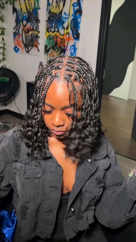 Short Braids Shoulder Length, Cute Braid Styles For Short Hair, African Braids Short Hair, Very Short Knotless Braids, Short Black Boho Braids, Cornrow Boho Braids Hairstyle, Knotless Box Braid Bob Shoulder Length, Cute Box Braids Hairstyles Short, Short Black Braids Hairstyles