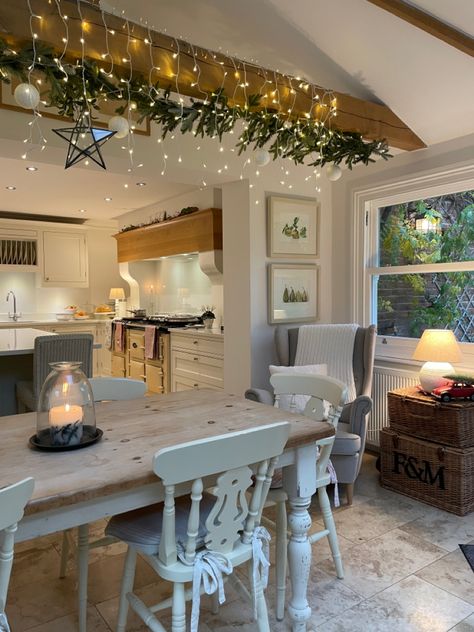 Conservatory Dining Room Country Style, Homebase Country Living Kitchen, Cosy Holiday Cottages, Cosy Home Interior, Small Barn Conversion Interiors, Christmas Cottage Decor, Cosy Family Home, Barn Conversion Chandelier, Cosy Dining Room