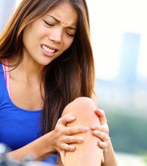 14 Natural Remedies For Knee Joint Pain + Causes And Prevention Tips #arthritisinhands K Tape, Headache Relief Instant, Joints Pain Remedy, Natural Headache Remedies, Knee Pain Relief, Joints Pain Relief, Cold Remedies, Knee Pain, Alternative Medicine