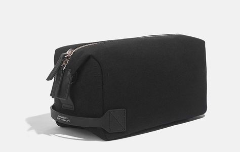 Best for Cool Guys: Saturdays Chas Dopp Kit https://www.menshealth.com/style/best-dopp-kits-for-men/slide/6 Dopp Bag, Mens Toiletry Bag, Diy Tote Bag, Bags For Men, Leather Laptop Bag, Dopp Kit, Mens Leather Bracelet, Mens Leather Bag, Toiletry Bags