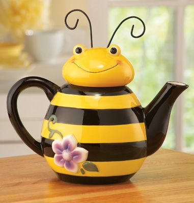 Bee Shaped Ceramic Kitchen Teapot Bee Teapot, Unique Tea, Collections Etc, Bee Decor, Teapots And Cups, Ceramic Kitchen, Chocolate Pots, Ceramic Teapots, Bee Theme