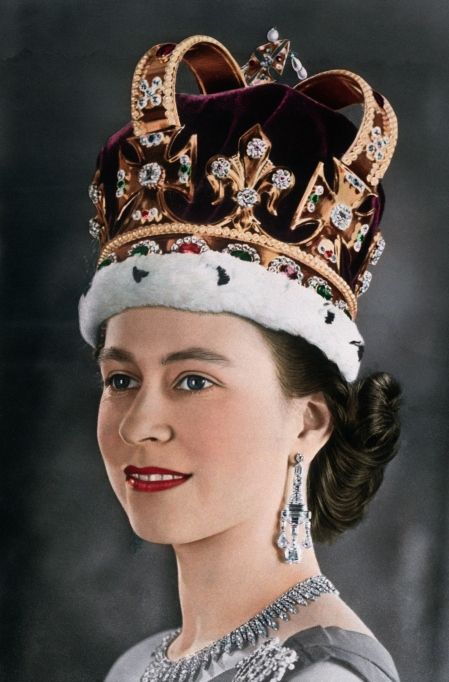 Elizabeth Ii Coronation, St Edward's Crown, Queen Elizabeth Photos, Princesa Elizabeth, Queen's Coronation, Carole Middleton, Reine Elizabeth Ii, Royal Crowns, Reine Elizabeth