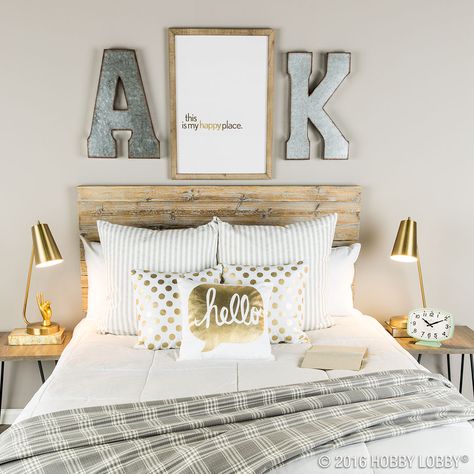 Play it simple! Complete your space with minimalistic gold and galvanized accents. Young Couple Bedroom, Couple Apartment, Small Bedroom Ideas For Couples, Diy Home Decor For Apartments, First Apartment Decorating, Small Room Decor, Budget Home Decorating, Gold Bedroom, Ideas Hogar