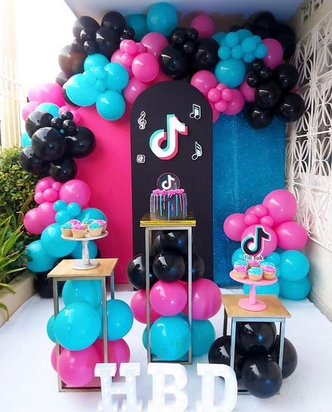 Tik Tok Party Decoration, Tiktok Party Decorations, Tiktok Birthday Party Ideas, Tik Tok Party Ideas, Tiktok Party Ideas, Tik Tok Birthday Party, Queens Birthday Party, Balloon Decoration For Birthday, Balloon Decoration At Home