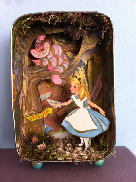 Beginner Diorama, Alice In Wonderland Paper Art, Alice In Wonderland 3d Art, Alice In Wonderland Booknook, Alice In Wonderland Art Ideas, Alice In Wonderland Paper Crafts, Storybook Diorama, Alice In Wonderland Diorama, Box Art Ideas