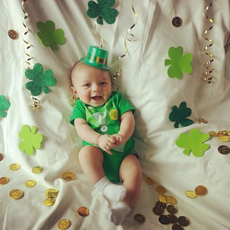 My baby.Best St.PATRICK'S DAY PIC Baby Pictures Boy, Baby Holiday Pictures, Holiday Baby Pictures, St Patrick's Day Photos, St Patricks Baby, Baby Holiday Photos, St Patricks Day Pictures, March Baby, Baby Milestones Pictures