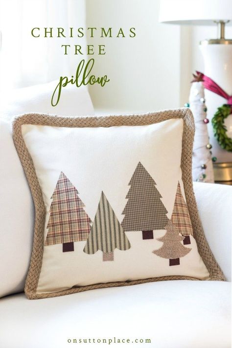 No Sew Christmas Tree Pillow. Quick and easy tutorial that includes 3 templates for making the trees. Make this Christmas craft in under an hour! Sew Christmas Tree, Christmas Pillows Diy, Sew Christmas, Kissing Ball, Christmas Sewing Projects, Christmas Crafts For Adults, Christmas Tree Pillow, Tree Pillow, Christmas Pillows