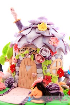 Fairy Land Cake Tinkerbell House, Fairy House Cake, Fairy Garden Cake, Fairy Birthday Cake, Tinkerbell Cake, Garden Cake, Garden Cakes, Fairy Cake, House Cake