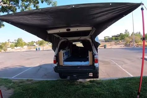 Easy DIY camper awning: How to turn a $7 Harbor Freight tarp into campsite shade for your car, van, truck, or camper. Diy Suv Awning, Diy Car Awning, Diy Suv Camper, Diy Suv Tent, Tarp Shade, Prius Camping, Van Tent, Tent Hacks, Sun Tent