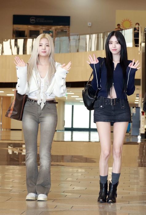 Yuna Itzy Style Outfit, New Jeans Kpop Outfits, K Pop Airport Fashion, Itzy Airport Fashion, Itzy Body, Yuna Outfit, Kpop Airport Fashion, Kpop Idol Fashion, Itzy Outfits