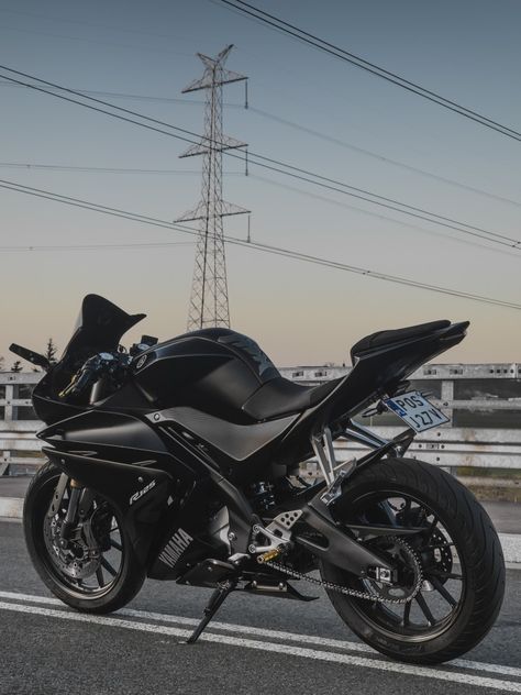 Yamaha R125 Black, Yamaha R125 Wallpaper, Yamaha Yzf R125, Yamaha Yzf R, Yamaha 125, Motorcycle Aesthetic, Abstract Graphic Design, Pretty Bike, Sports Bikes Motorcycles