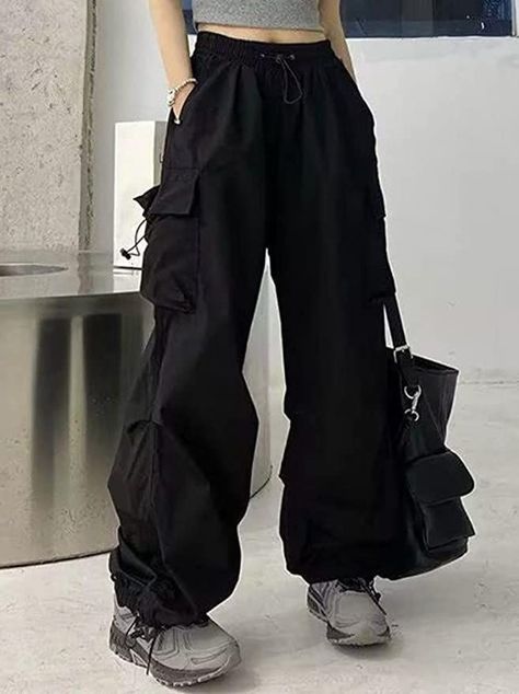 Black Baggy Pants Women, Cyberpunk Baggy Clothes, Baggy Grunge Pants, Edgy Baggy Cargo Pants, Acubi Bottoms, Black Baggy Cargo Pants Outfit, Baggy Black Cargo Pants Outfit, Black Combat Pants, Black Baggy Outfit