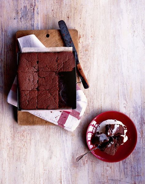 A bit of chocolate pudding retro nostalgia... Enjoy this chocolate sponge pudding hot, with unsweetened cream or custard. The ultimate after dinner dessert. Cake And Custard, Chocolate Custard Recipe, Sponge Pudding Recipe, Delicious Magazine Recipes, Chocolate Sponge Pudding, Sponge Pudding, Hot Puddings, Chocolate Custard, Toffee Pudding