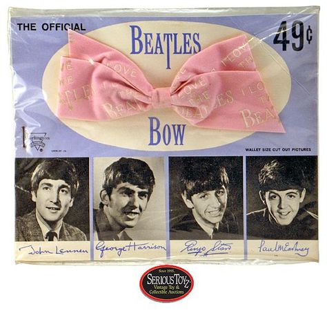 the beatles hair bow. How vintage :) Beatles Merchandise, Beatles Memorabilia, Cut Out Pictures, Just Good Friends, The Ed Sullivan Show, Good Day Sunshine, Beatles Fans, The Fab Four, Ringo Starr