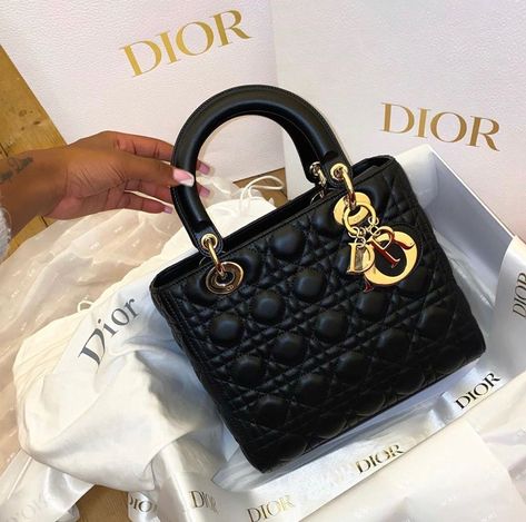 black christian dior lady dior bag, designer bag, luxury lifestyle Christian Dior Bag Outfit, Lady Dior Bag Outfit, Dior Bag Outfit, Dior Purse, Christian Dior Bag, Lady Dior Handbag, Casing Iphone, Luxury Lifestyle Fashion, Fancy Bags