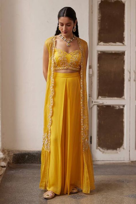 Indian Wedding Haldi Dress, Design For Haldi Dress, Yellow Indowestern Outfits, Haldi Jacket Outfit, Haldi Guest Look, Haldi Outfits For Guests, Haldi Dress Outfits, Haldi Lehenga Designs, Haldi Outfits Guest