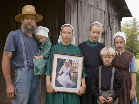 Wedding Tennessee, Amish Culture, Plain People, Amish Community, The Photograph, Amish Country, Gentle Parenting, Documentary Photography, Family Portrait